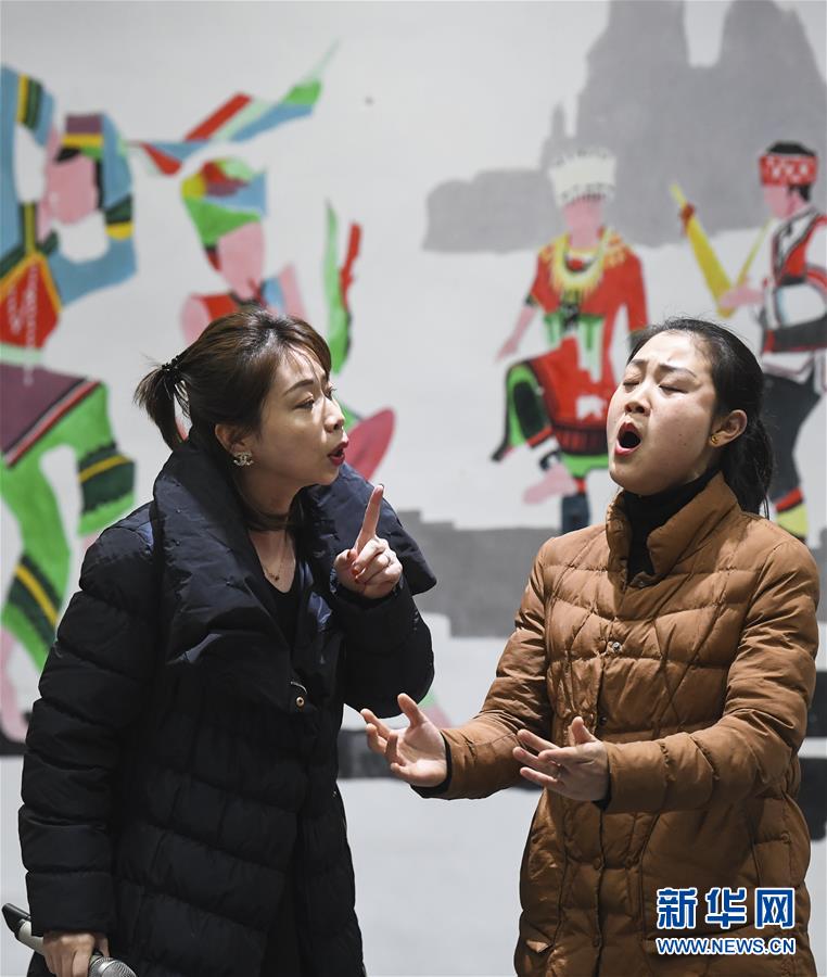 （文化）（1）中央歌劇院文藝小分隊走進(jìn)重慶彭水