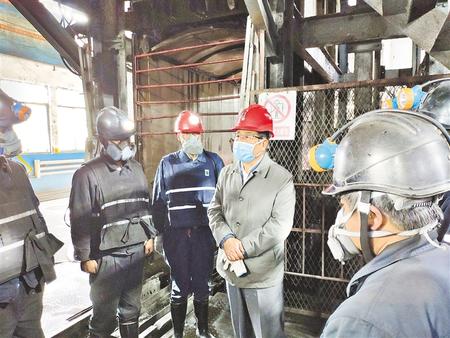 林鐸在平?jīng)稣{(diào)研指導疫情防控和生產(chǎn)恢復時強調(diào) 分類施策精準防控 積極推動生產(chǎn)恢復 確保實現(xiàn)全省經(jīng)濟社會發(fā)展目標任務(wù)