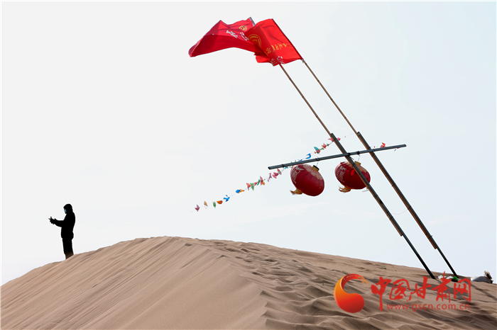 【甘肅全民戰(zhàn)“疫”】甘肅張掖：沙漠公園恢復開放迎春游