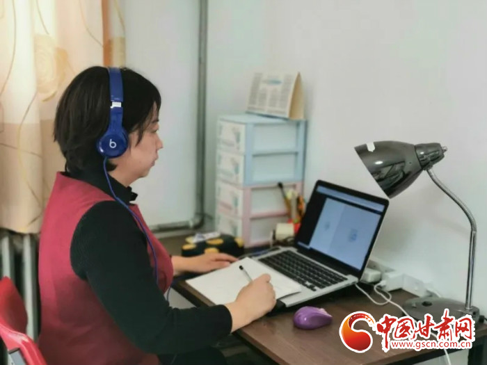 【三八特刊·“疫”線心聲】她，24小時(shí)聆聽“疫”動(dòng)的心