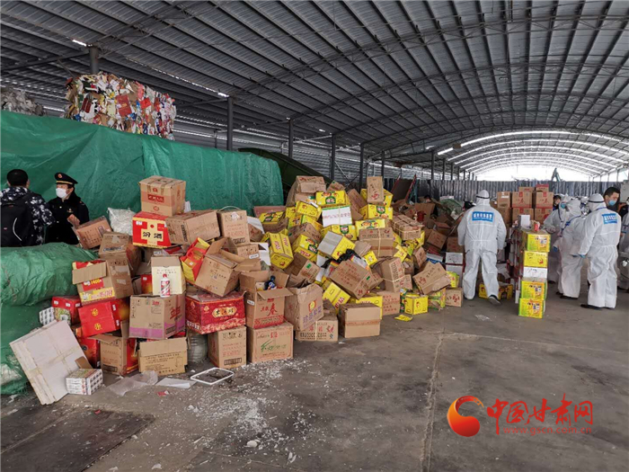 蘭州七里河區(qū)市場監(jiān)督管理局“3 .15”行動銷毀11萬元罰沒物資