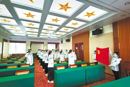 一次難得的黨課——甘肅第二、第三批援鄂醫(yī)療隊(duì)預(yù)備黨員宣誓儀式側(cè)記