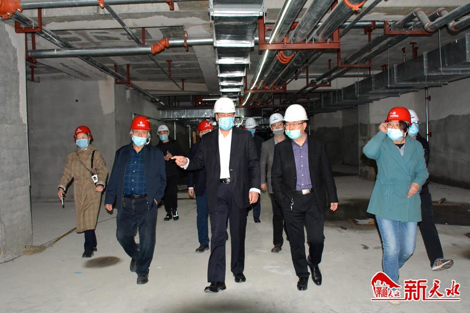 王軍對(duì)天水大劇院項(xiàng)目進(jìn)行現(xiàn)場辦公