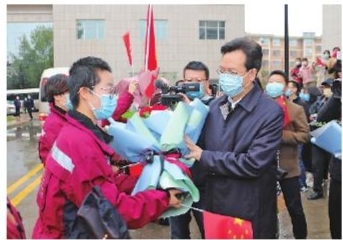 慶陽(yáng)市第二、三批支援湖北醫(yī)療隊(duì)12名隊(duì)員凱旋