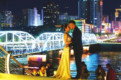 昨夜，中山橋夜景燈光更漂亮了