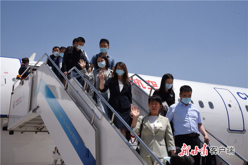 【兩會(huì)快訊】出席十三屆全國人大三次會(huì)議的在甘全國人大代表返回蘭州