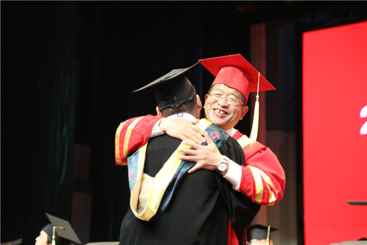 17分鐘14次掌聲！隴東學院院長辛剛國這樣深情寄語畢業(yè)生