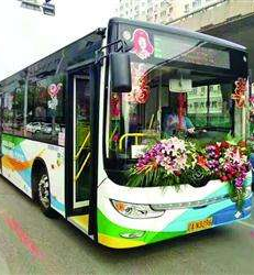 6條?？俊疤m州車站”的公交線路今起實施站外落客