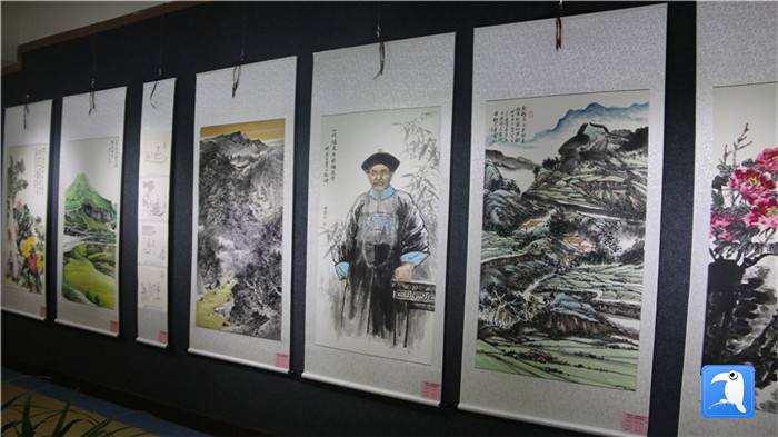 7月1日上午，定西市通渭縣紀(jì)委監(jiān)委舉辦“襄郡清風(fēng)·喜迎建黨99周年”廉政文化書(shū)畫(huà)展， 共同為黨的生日獻(xiàn)禮。_副本.jpg