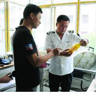 蘭州市場監(jiān)管局綜合行政執(zhí)法隊開展學(xué)校、托幼機構(gòu)食品安全專項檢查