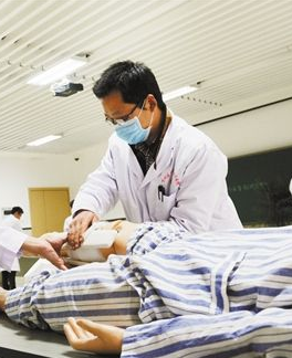 甘肅省轉(zhuǎn)發(fā)加強(qiáng)農(nóng)村訂單定向醫(yī)學(xué)生免費培養(yǎng)就業(yè)安置和履約管理工作的實施意見 長期扎根基層的全科醫(yī)生可破格晉升職稱