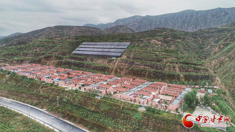 【跟著總書記看甘肅】布楞溝村：水引來了，路修通了，新農(nóng)村建起來了（圖）