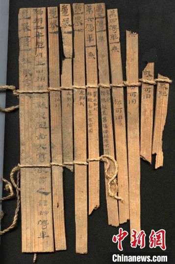 圖為藏于敦煌博物館內(nèi)的漢代簡(jiǎn)牘。敦煌市委宣傳部供圖