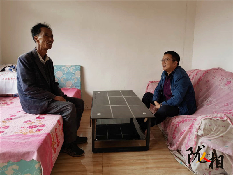 【隴人相】以扶貧為己任 把村民當(dāng)親人——記元古堆村黨支部第一書記、駐村幫扶工作隊(duì)隊(duì)長(zhǎng)陳元兵