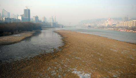 市民：黃河水位大降會(huì)不會(huì)影響供水？ 水務(wù)部門(mén)：枯水期流量偏小屬于正?，F(xiàn)象