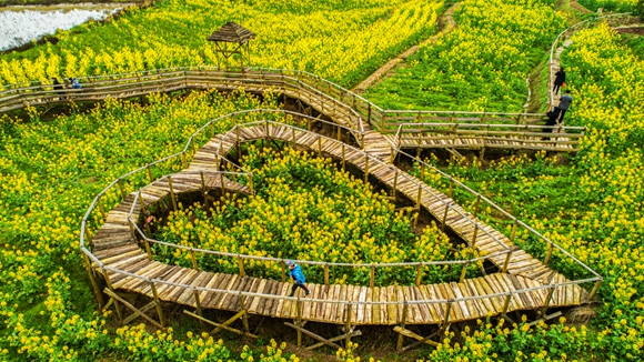 “心”型廊橋。廖濤 攝