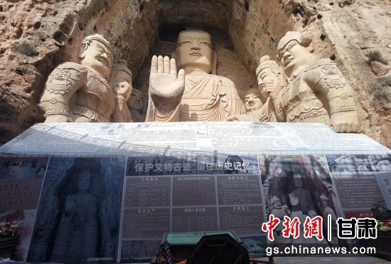 時下，中國“石窟鼻祖”天梯山石窟第13窟大佛足部與局部危巖體搶救性保護(hù)項目正在施工。圖為施工現(xiàn)場。陳曉斌 攝