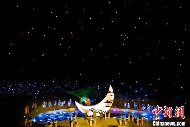 圖為大型沙漠實景演出《敦煌盛典》演出劇照。(資料圖) 敦煌市委宣傳部供圖