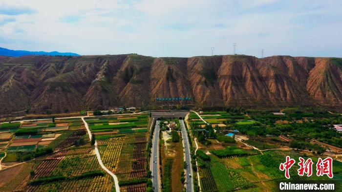 甘肅榆中造養(yǎng)結(jié)合十?dāng)?shù)年荒山改綠 野生動(dòng)物?！奥睹妗?>
        </a><em>甘肅榆中造養(yǎng)結(jié)合十?dāng)?shù)年荒山改綠 野生動(dòng)物常“露面”</em></li>
    <li><a  target=