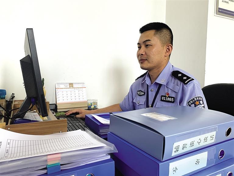 “身為黨員，就應該第一個往前沖”