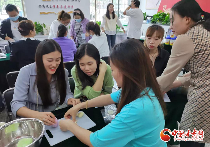 解鎖新技能！蘭州七里河區(qū)秋天的第一份手工月餅來了