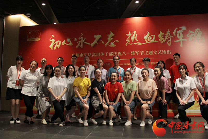 【蘭大新聞學(xué)子重走西北角】不變的軍旅情，不滅的舞臺(tái)夢(mèng)——記原成都軍區(qū)政治部戰(zhàn)旗文工團(tuán)國家一級(jí)演員楊思遠(yuǎn)