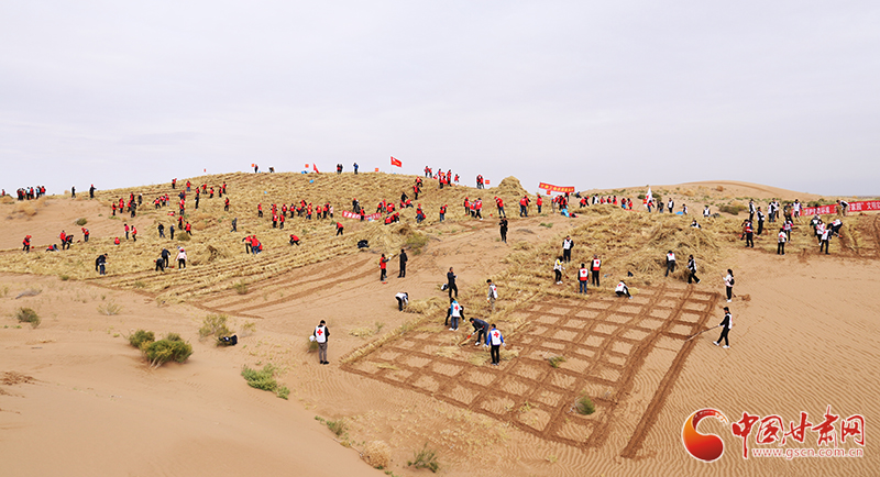 甘肅省委宣傳部、省文明辦、省志愿服務聯(lián)合會在古浪縣舉行壓沙主題文明實踐志愿服務活動