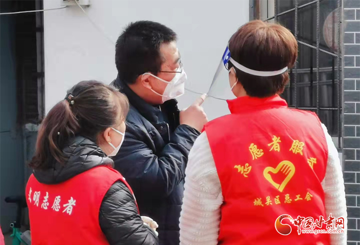 【甘快看·疫情防控最美有你（11）】奔走在“戰(zhàn)疫”一線(xiàn)！有一種力量叫志愿者