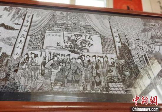 圖為陶世清的影雕作品?！钅?攝