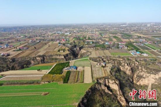 圖為位于甘肅省慶陽(yáng)市西峰區(qū)境內(nèi)的南佐遺址地貌。(資料圖) 甘肅省文物局供圖