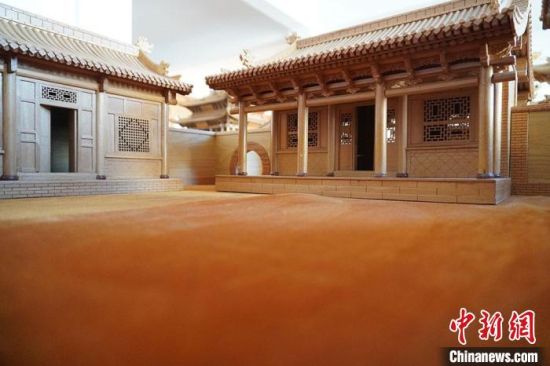 圖為微縮建筑蘭州四合院內(nèi)部結(jié)構(gòu)。　九美旦增 　攝