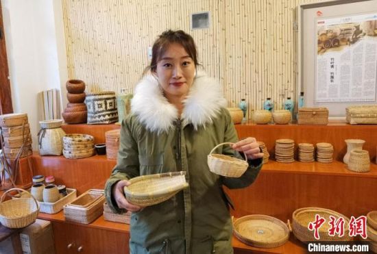 40多種精小玲瓏、純手工制作的新型盛食容器、居家工藝品等，每一件都令人愛不釋手?！●T志軍 攝