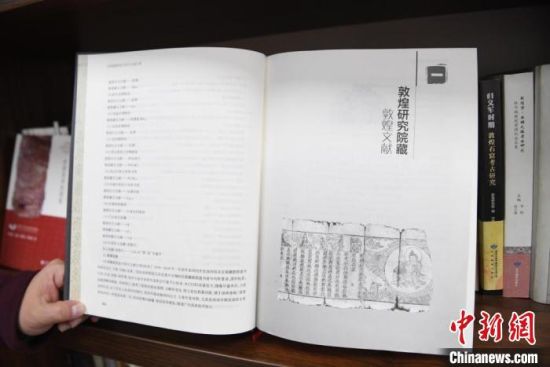 《甘肅藏敦煌遺書(shū)研究文獻(xiàn)引得》編纂耗時(shí)8年，收錄研究文獻(xiàn)數(shù)據(jù)總計(jì)17000條，時(shí)間跨越110年?！钇G敏 攝
