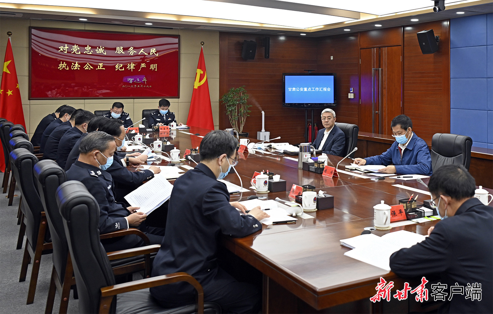 【甘快看】尹弘在甘肅省公安廳調(diào)研時(shí)強(qiáng)調(diào)：堅(jiān)持政治建警鍛造公安鐵軍，全力以赴防風(fēng)險(xiǎn)保安全護(hù)穩(wěn)定