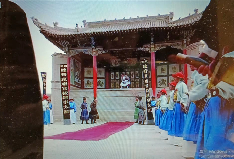 電影《新龍門客?！菲^之關(guān)城清代戲臺特寫