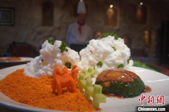 圖為敦煌菜代表菜肴展示。　九美旦增 攝