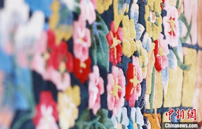 圖為手工地毯成品。　豆苗 攝