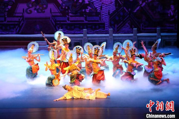 《絲路花雨》在敦煌大劇院演出。(資料圖) 敦煌市委宣傳部供圖