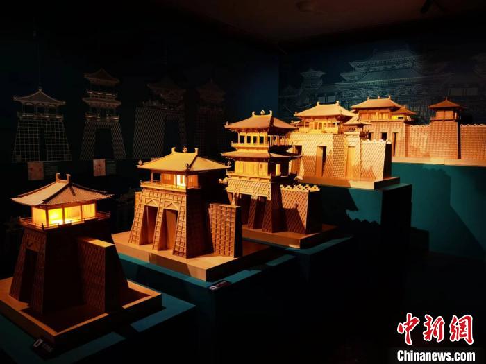 2022年11月，正在敦煌研究院展出的“千年?duì)I造——敦煌壁畫中的建筑之美”特展?！《∷?攝