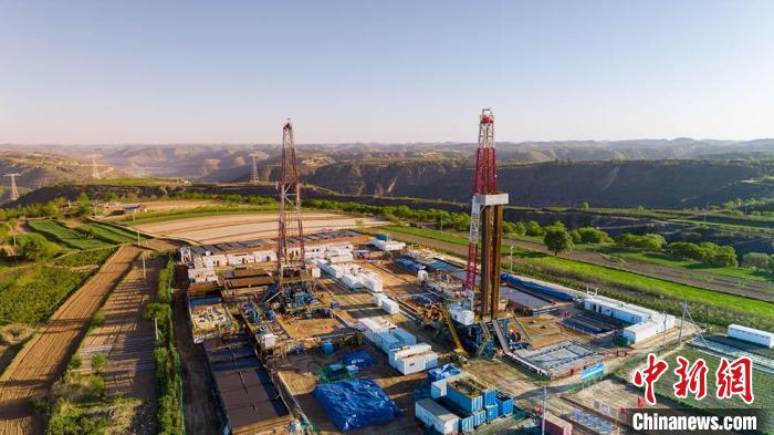 圖為中石油長慶油田慶陽華H60雙機(jī)組鉆井現(xiàn)場。(資料圖) 慶陽市委宣傳部供圖