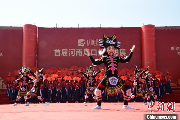 圖為首屆周口伏羲書展開幕式表演。　梁照曾 攝