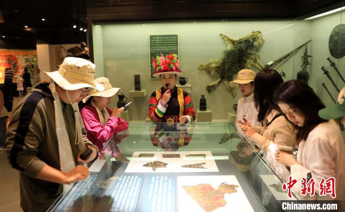 中國(guó)“土鄉(xiāng)”青?；ブh：土族故土園集中展示土族文化