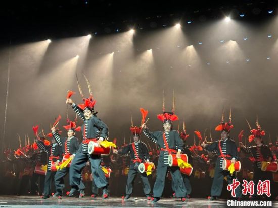 圖為涼州攻鼓子表演。楊娜 攝