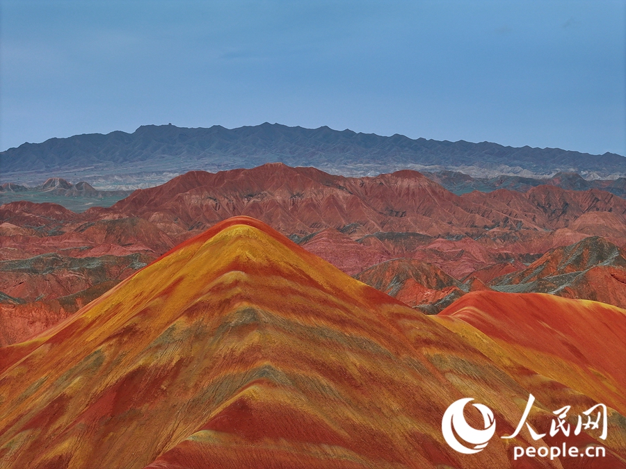 雨后的七彩丹霞，顏色格外艷麗。人民網(wǎng)記者 李根攝