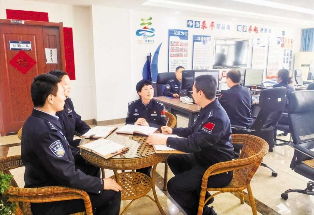 柔肩擔重任 專業(yè)護平安